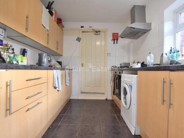 Donnington Gardens, Reading 6 bed end of terrace house to rent £3,450 pcm £796 pw
