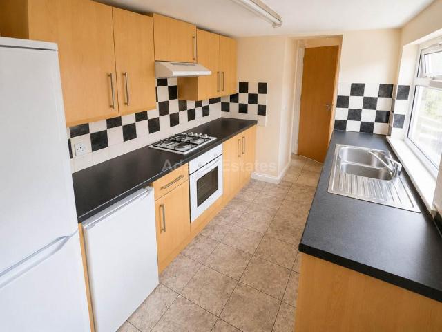 Donnington Gardens, Reading 1 bed in a house share to rent £525 pcm £121 pw