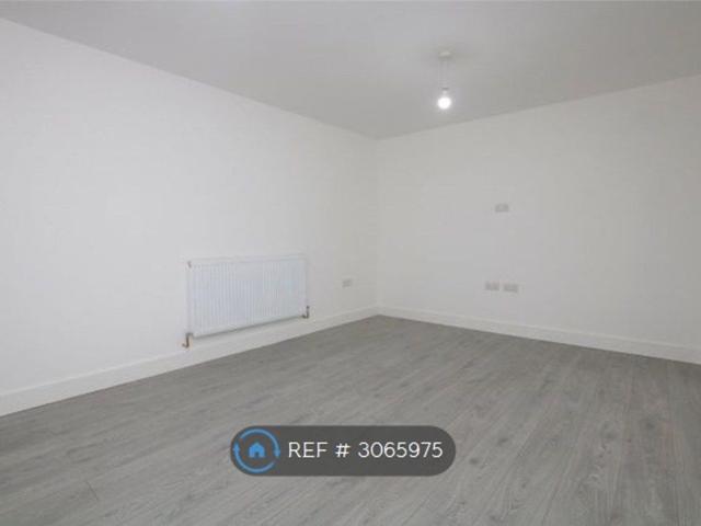 Donnington Gardens, Reading RG1, 2 bed maisonette to rent, £1,650 pcm | PrimeLocation