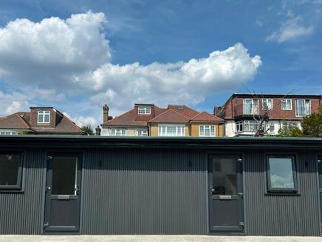 Donnington Road, London NW10 Studio to rent £1,259 pcm £291 pw