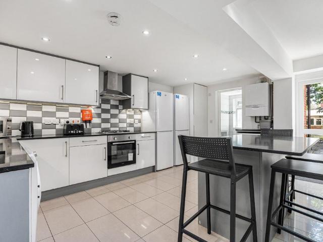 Donnington Road, Reading, RG1 6 bed end of terrace house to rent £4,170 pcm £962 pw