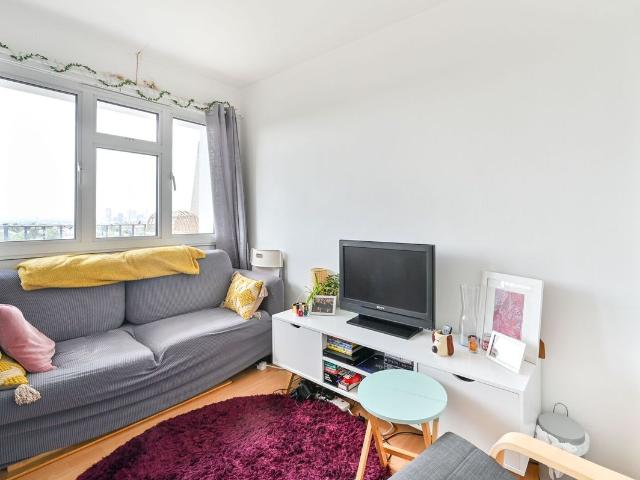 Donnington Road, Willesden Green, London NW10, 3 bed flat to rent, £2,400 pcm | PrimeLocation