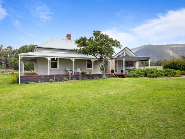DOONDELL HOMESTEAD A GRAMPIANS SANCTUARY OF DESIGN, SPACE & NATURAL BEAUTY