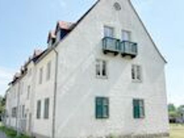 Dobritz: renovierte 2 Zi. Maisonette mit Parkett & Juliette Balkonen