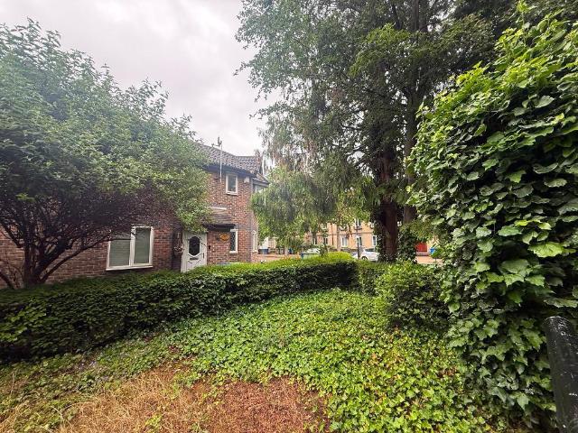 Dock Hill Avenue, Canada Water, SE16 6AY 3 bed house to rent £2,817 pcm £650 pw