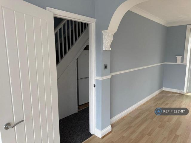 Dock Road, Grays, RM17 3 bed terraced house to rent £1,850 pcm £427 pw