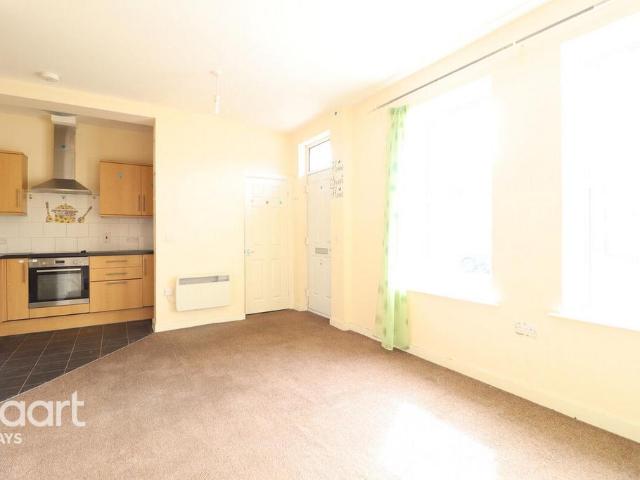 Dock Road, Tilbury 2 bed terraced house to rent £1,400 pcm £323 pw