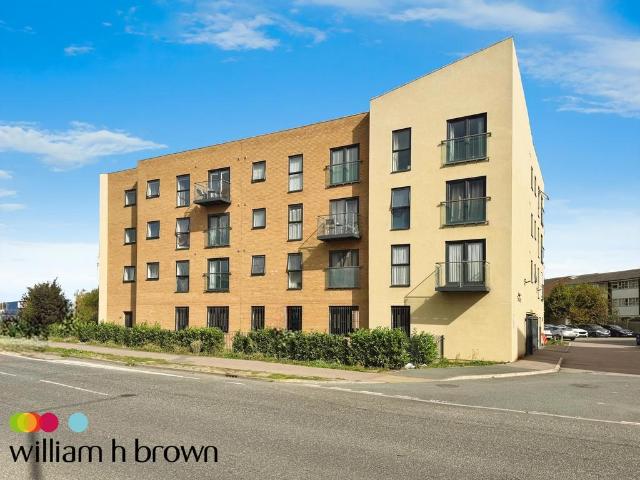 Dock Road, TILBURY 2 bed apartment to rent £1,400 pcm £323 pw