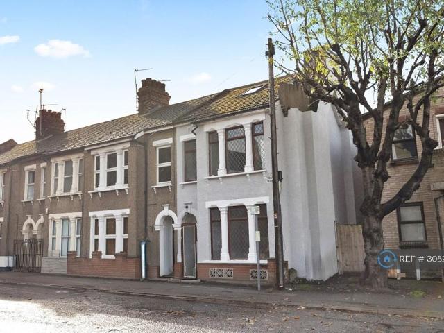 Dock Road, Tilbury, RM18 Studio to rent £825 pcm £190 pw