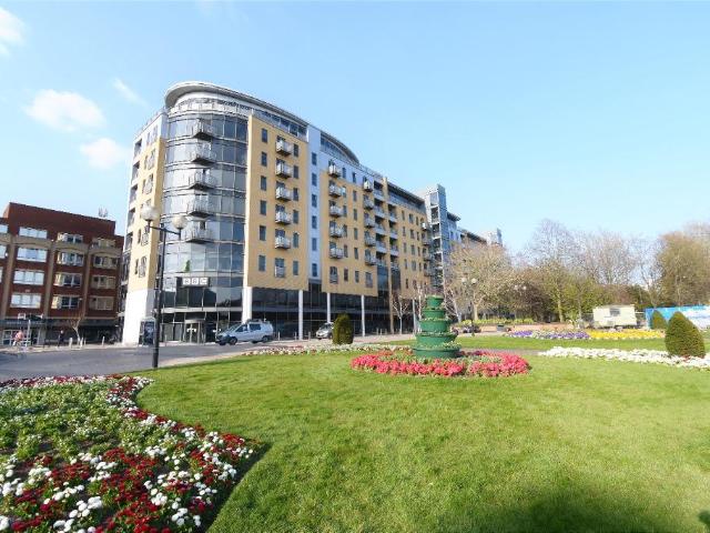 Dock Street, Hull, HU1 2 bed flat to rent £795 pcm £183 pw