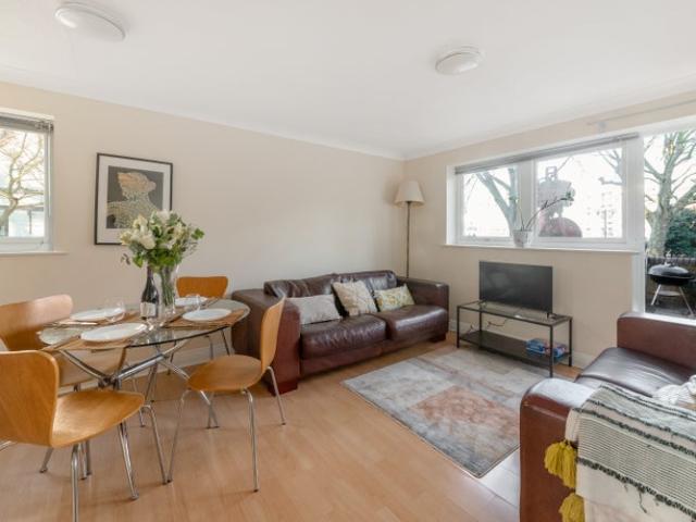 Dock Views 2 Bed Flat | Bills Incl + Free Parking