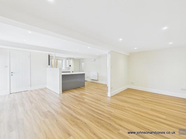Dockett Eddy, Chertsey KT16, Studio to rent, £1,500 pcm | PrimeLocation