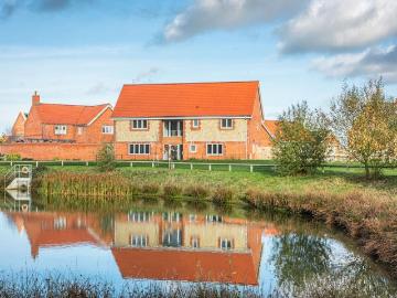 Docking 4 bed detached house to rent £2,750 pcm £635 pw