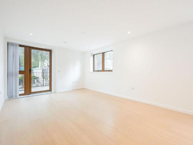 Dod Street, Limehouse, London, E14 2 bed flat to rent £2,701 pcm £623 pw