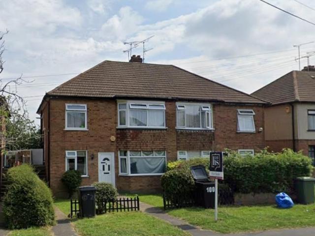 Doddinghurst Road, Brentwood CM15, 2 bed flat to rent, £1,700 pcm | PrimeLocation