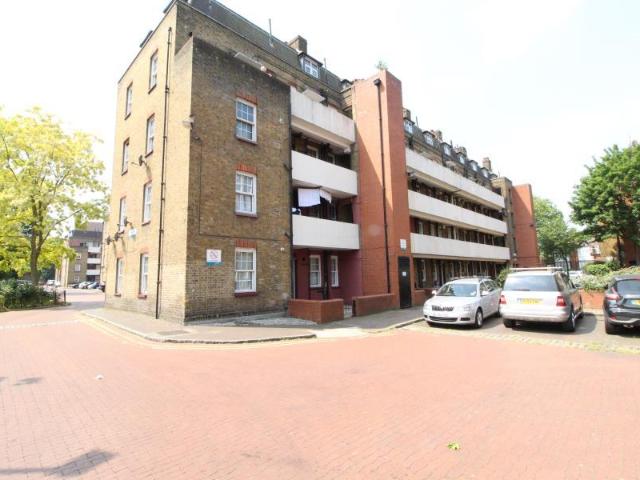 Doddington Grove SE17 2 bed flat to rent £2,150 pcm £496 pw