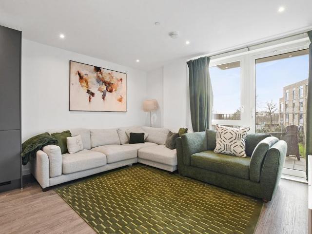 Dodson House, Ridgeway Views, Mill. 2 bed flat to rent £2,400 pcm £554 pw