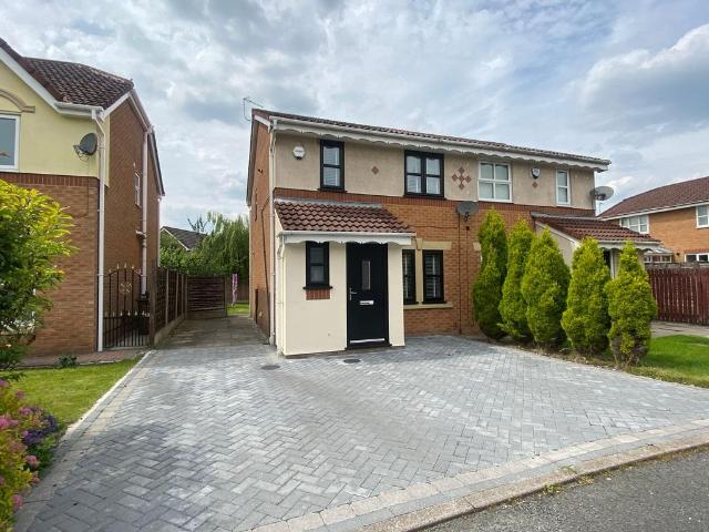 Doefield Avenue, Manchester M28 3 bed semi detached house to rent £1,400 pcm £323 pw