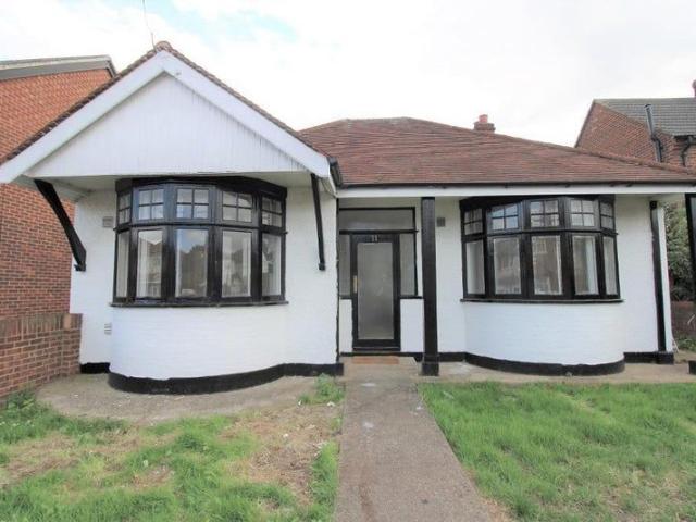 Doghurst Avenue, Hayes UB3, 3 bed detached bungalow to rent, £2,300 pcm | PrimeLocation