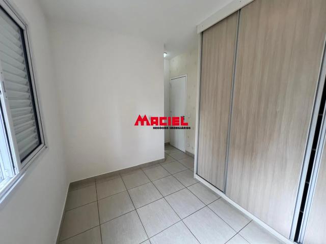 Dois dormitórios sendo 1 suite Cozinha com armário Sala com sacada Andar alto Vista livre Lazer completo 2 vaga de garagem co