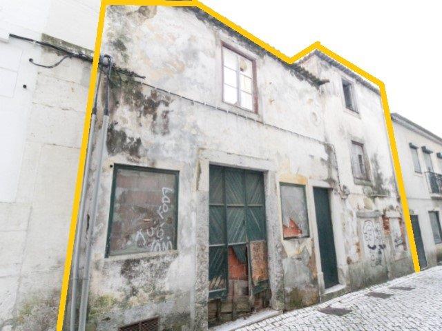 Dois edifícios totalizando 348 m² no centro histórico de San. 348m² Santarém Marvila, Santa Iria da Ribeira de Santarém, Santa