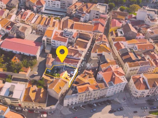 Dois Prédios para reconstrução, no centro da Cidade!