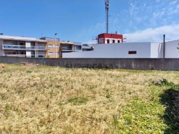 Dois Terrenos Urbanos com Elevado Potencial de Valorização