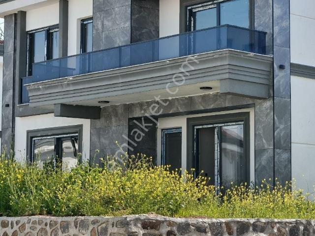 Doktorlar Sitesinde Satılık Büyük Tip Lüks Villa