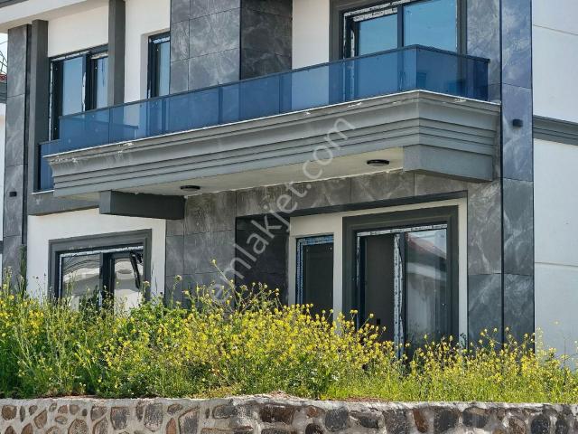 Doktorlar Sitesinde Satılık Büyük Tip Lüks Villa