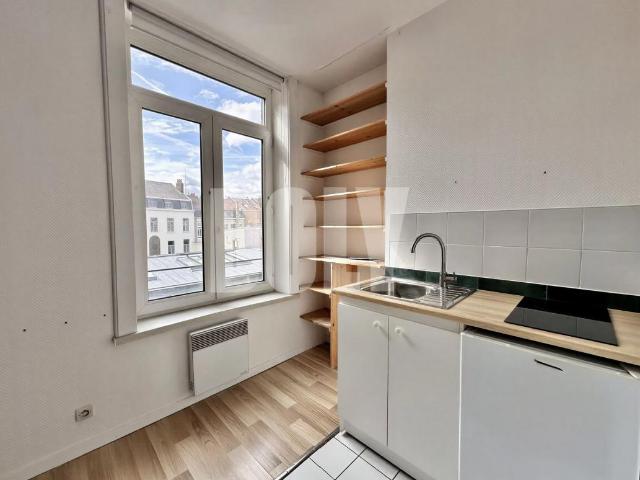 DOLY APPARTEMENT REFAIT A NEUF RUE MOUFFETARD, 75005