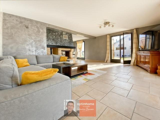Dole – Grande maison familiale de 295 m² avec 7 chambres et. 295m² Dole