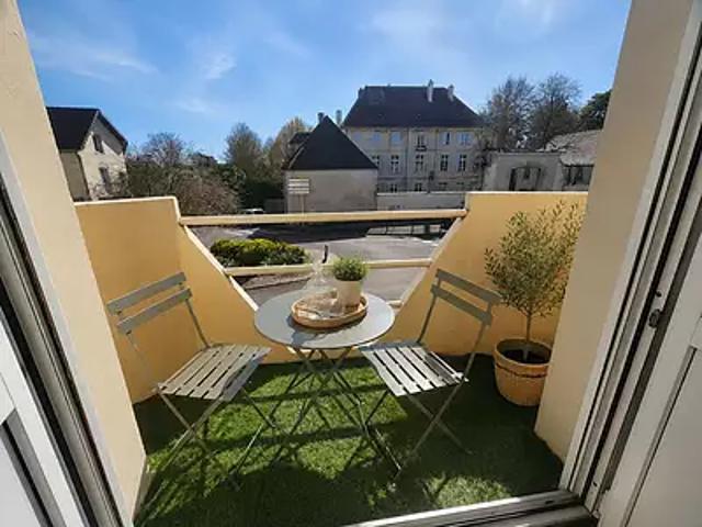 Dole 39100 Achat / Vente appartement 8 pièces t8 au dernier étage cave