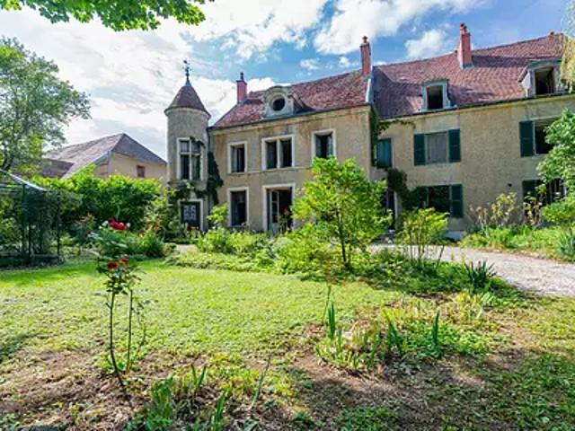 Dole 39100 Achat / Vente maison 11 pièces t11 au dernier étage cave