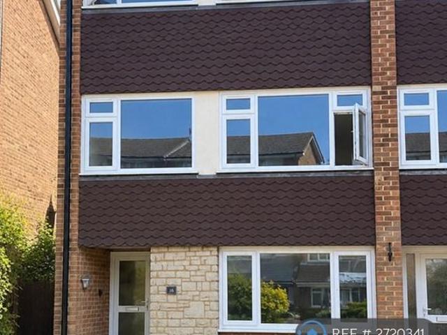 Dollis Drive, Farnham, GU9 6 bed end of terrace house to rent £4,595 pcm £1,060 pw