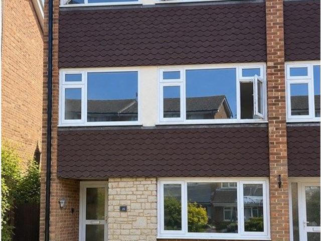 Dollis Drive, Farnham GU9, 6 bed shared accommodation to rent, £4,595 pcm | PrimeLocation