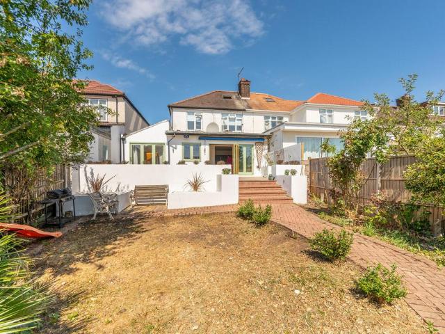 Dollis Hill Avenue, NW2, Gladstone. 4 bed semi detached house to rent £6,000 pcm £1,385 pw