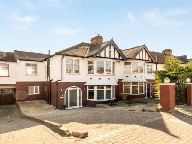 Dollis Hill Lane, London NW2 4 bed semi detached house to rent £3,185 pcm £735 pw