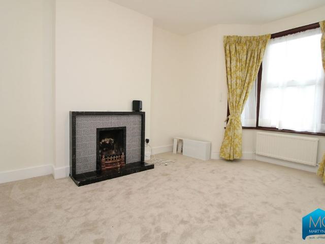 Dollis Road, Finchley Central, London N3, 2 bed flat to rent, £2,100 pcm | PrimeLocation