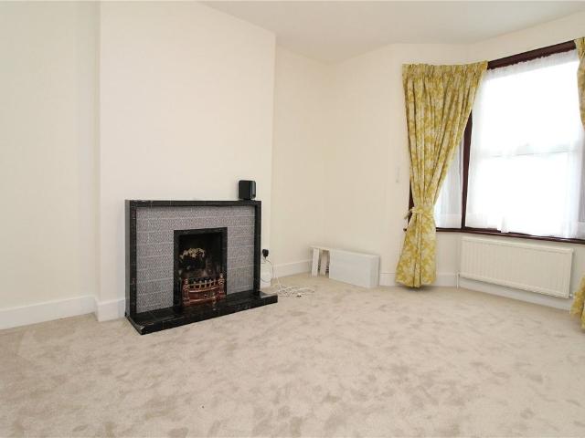 Dollis Road, Finchley Central, London N3, 2 bed flat to rent, £2,100 pcm | PrimeLocation
