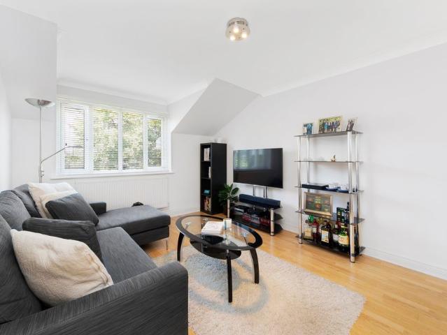 Dolphin Court SW19, 2 bed flat to rent, £3,250 pcm | PrimeLocation
