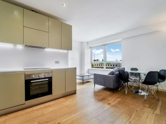 Dolphin House, Windmill Road, TW16 1 bed flat to rent £1,250 pcm £288 pw