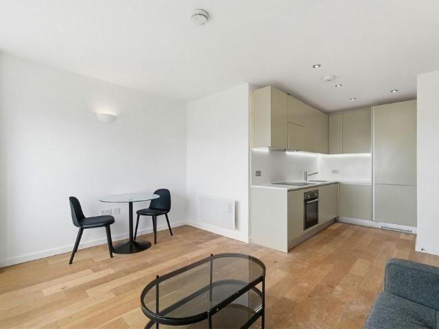 Dolphin House, Windmill Road, TW16 1 bed property to rent £1,290 pcm £298 pw