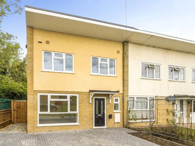 Dolphin Place, Aylesbury HP21, 3 bed end terrace house to rent, £1,800 pcm | PrimeLocation