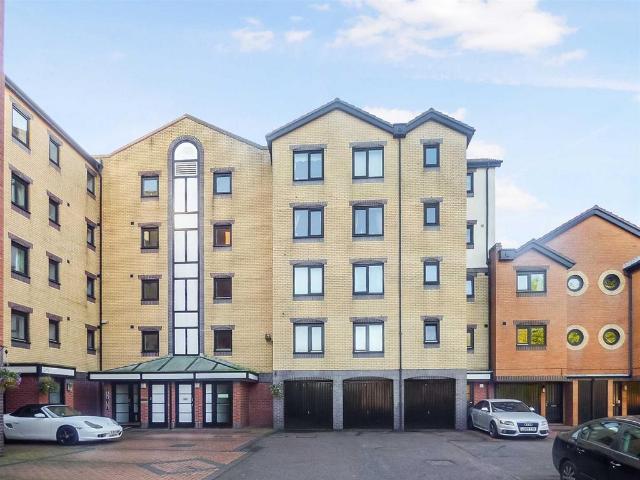 Dolphin Quay, North Shields 2 bed apartment to rent £900 pcm £208 pw