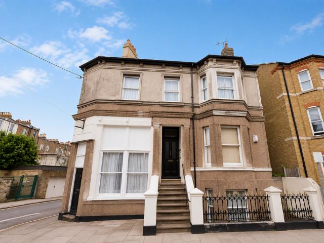 Dolphin Street, Herne Bay, CT6 3 bed flat to rent £1,200 pcm £277 pw