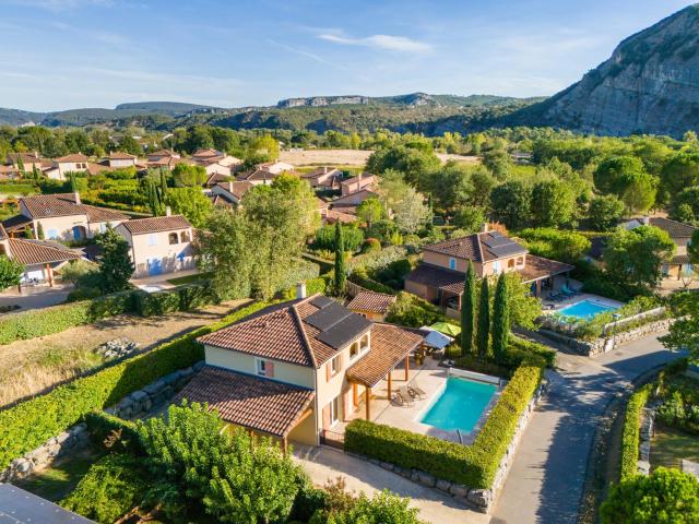 Dop Makelaars vous propose: Les Rives de l'Ardèche 37/63. 127m² Vallon Pont d'Arc
