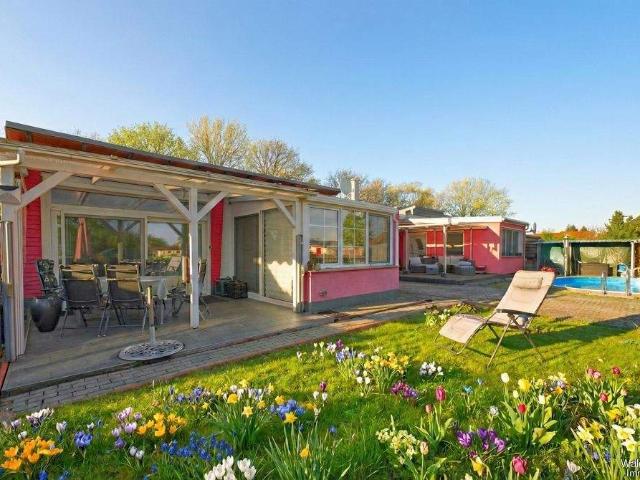 Doppeltes Anglerglück. Zwei Bungalows am See