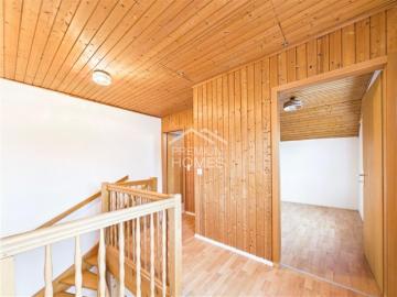 Doppeltes Potenzial Ein Haus bezugsbereit, eines zur Neugestaltung