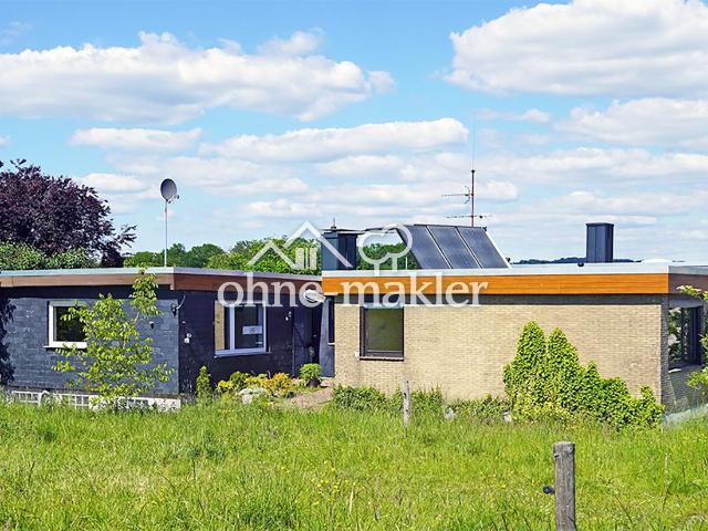 Doppelbungalow, Weideland, Stallung