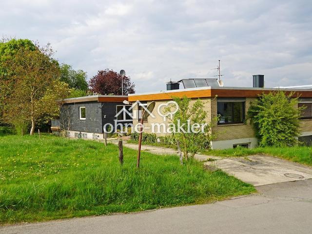 Doppelbungalow mit viel Land und Stallung